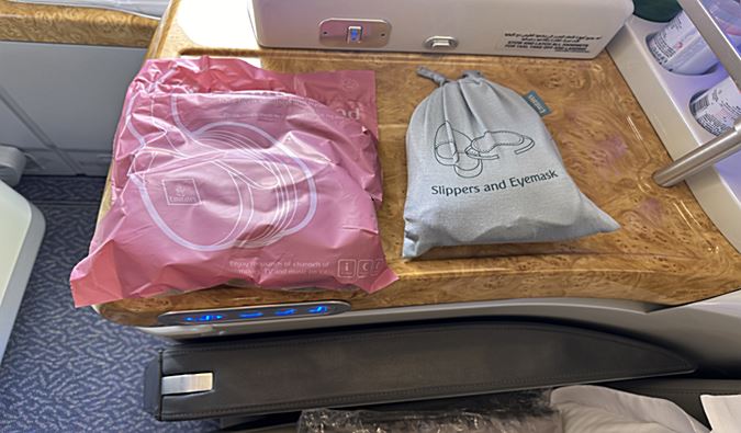 Emirates A380 Business Class | Amenities 