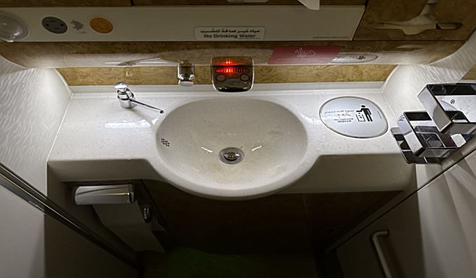 Emirates A380 Business Class | Bathroom
